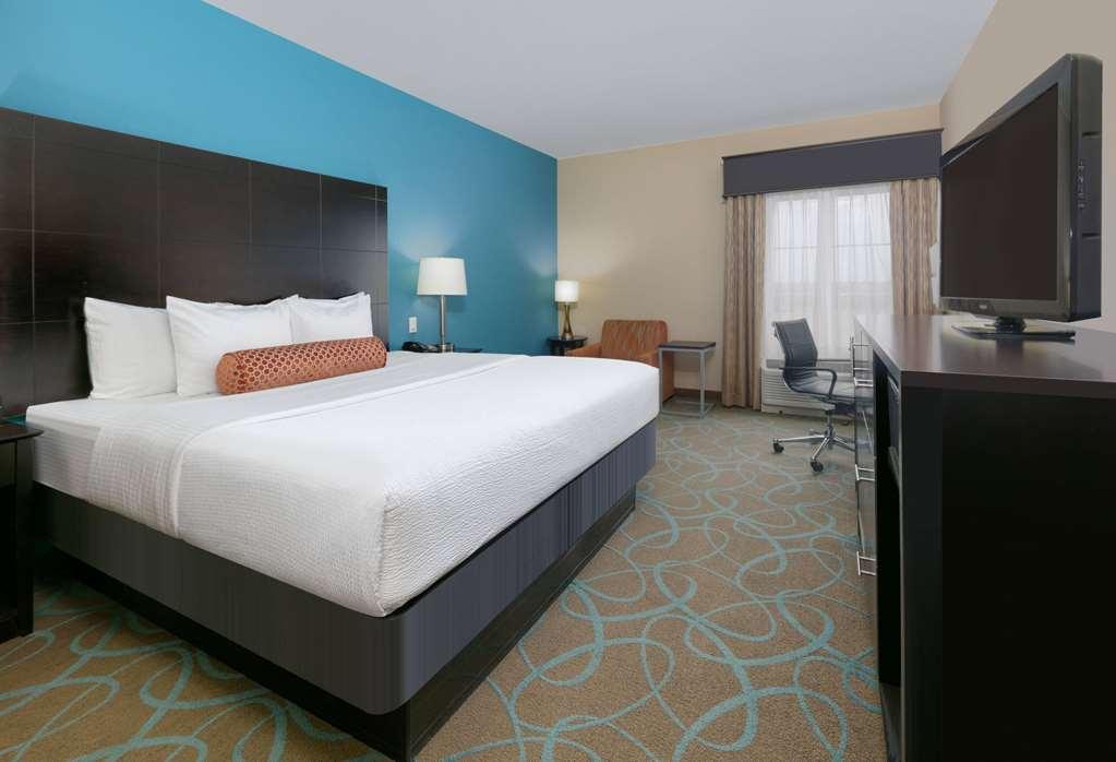 La Quinta By Wyndham Clinton Historic Route 66 Hotel Room photo